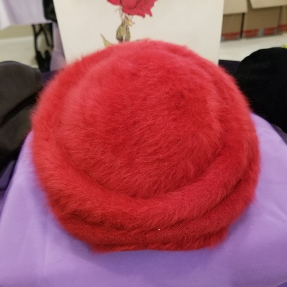 Pomegranate Red hat - Picture 2 of 4